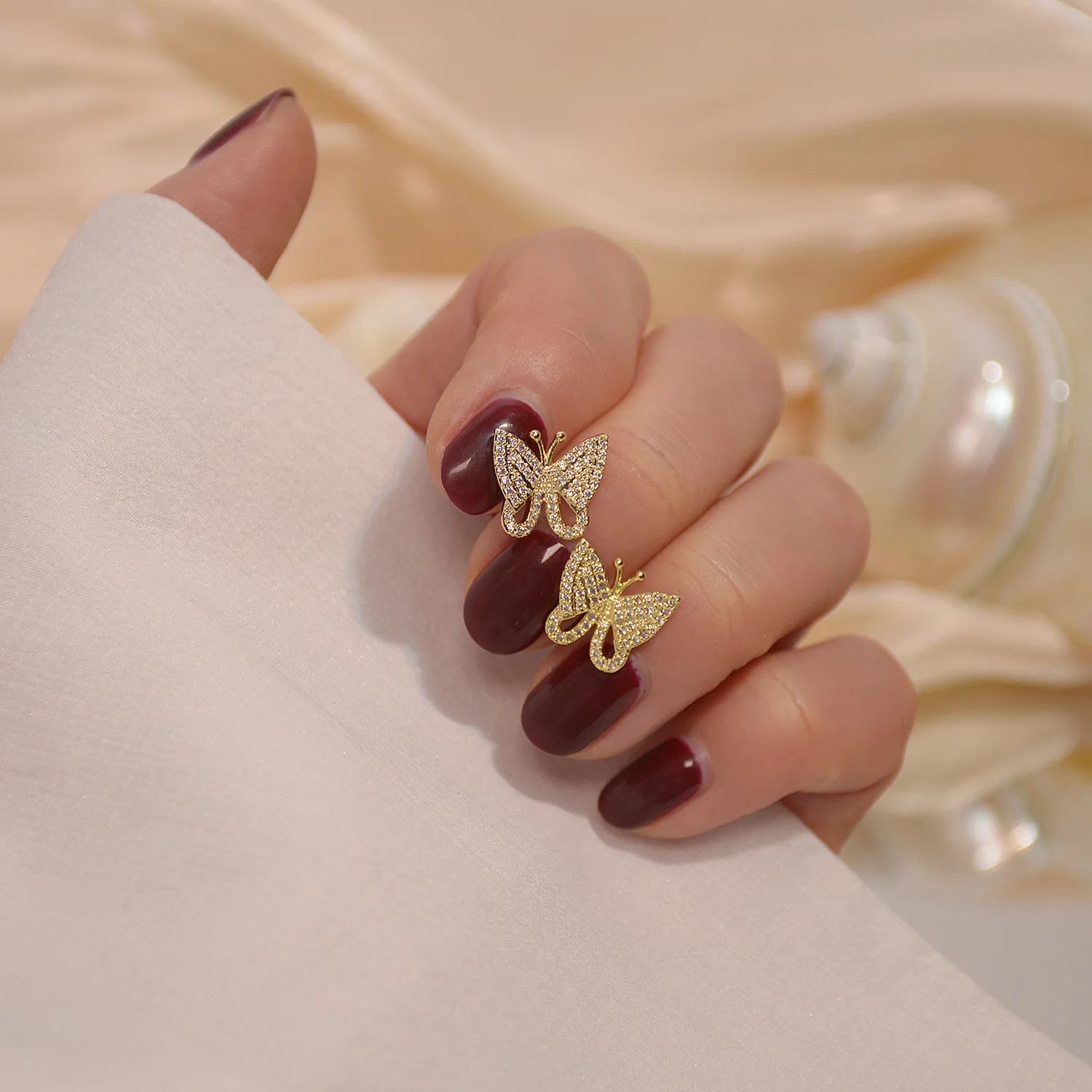 Cute Gold Butterfly Stud Earrings with Zircon Stone for Women Trends Fashion Jewelry Korean Earrings 2021
Cute Gold Butterfly Stud Earrings with Zircon Stone for Women Trends Fashion Jewelry Korean Earrings 2021
