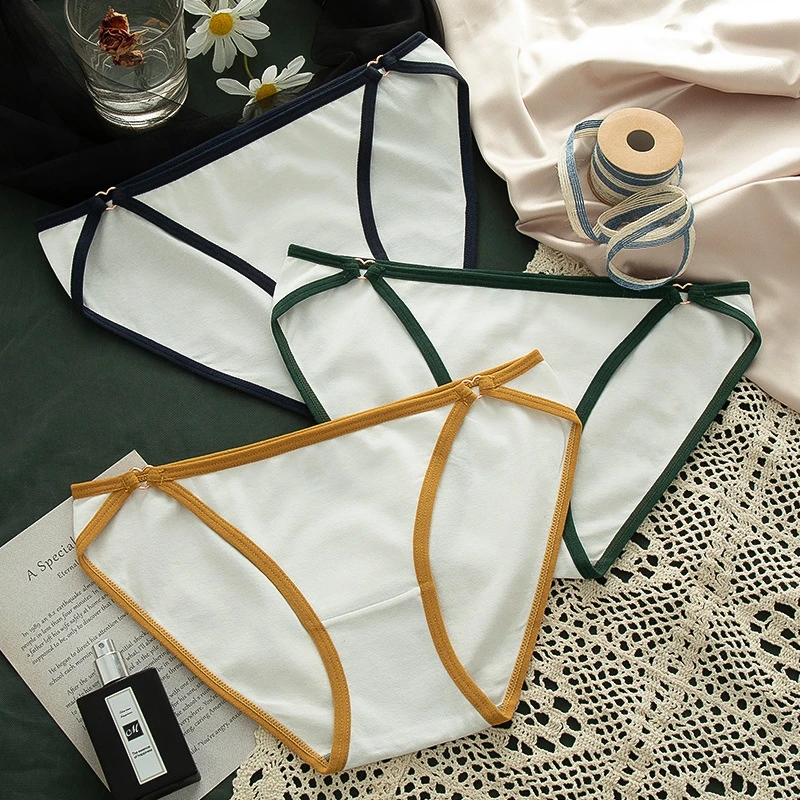 Ladies pure cotton underwear girl low waist white seamless breathable simple dress solid color buttocks T-pants ladies underwear
Ladies pure cotton underwear girl low waist white seamless breathable simple dress solid color buttocks T-pants ladies underwear
