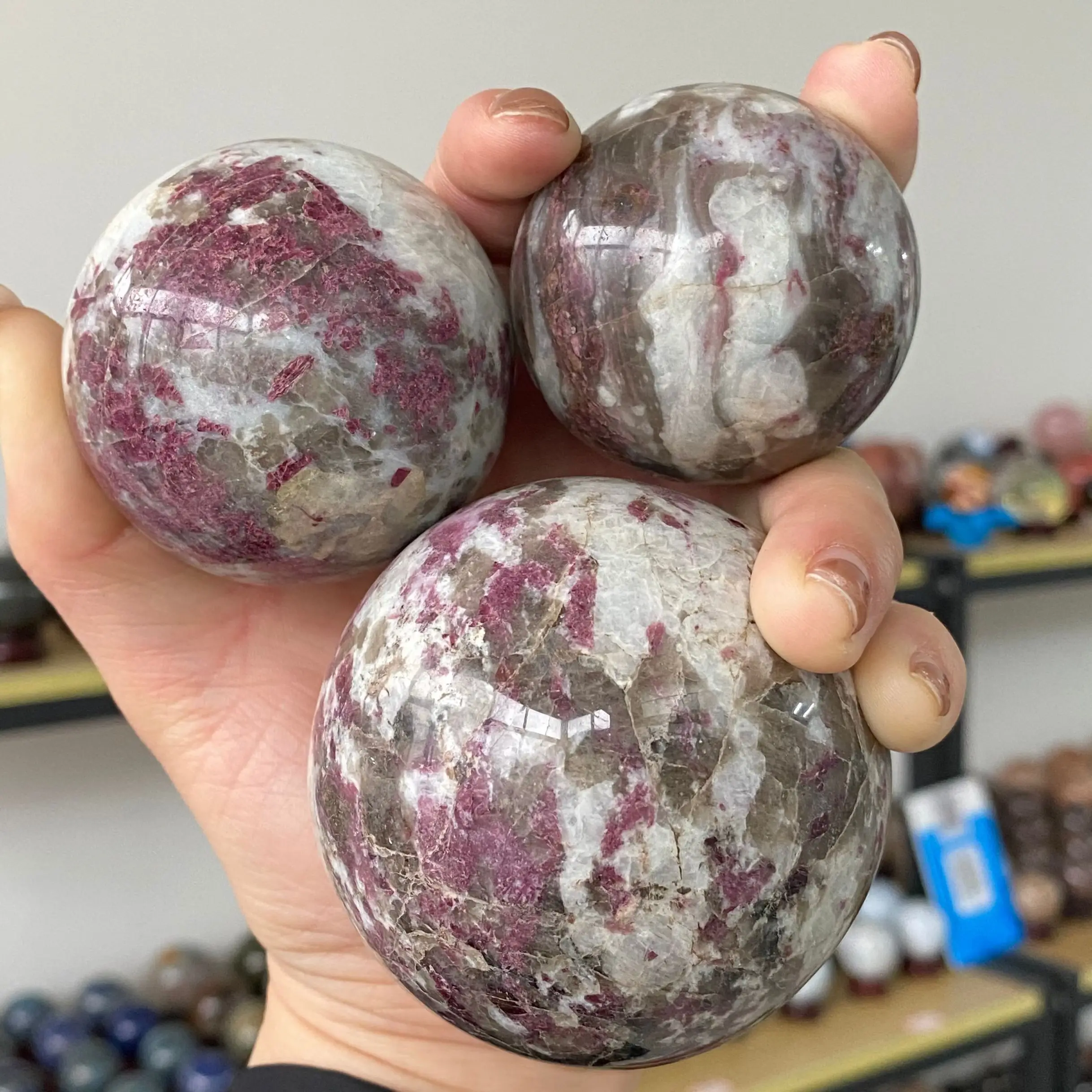 Красивый натуральный хрустальный камень, сферический шар, драгоценный камень, отлично подходит для медитации, украшения дома, чакра камень ... 
Красивый натуральный хрустальный камень, сферический шар, драгоценный камень, отлично подходит для медитации, украшения дома, чакра камень ...