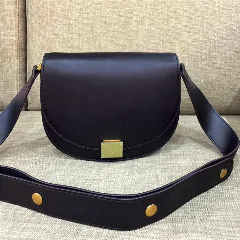 2021 new fashion horseshoe buckle cow leather wide shoulder belt semicircle bag saddle bag single shoulder slant span women's
2021 new fashion horseshoe buckle cow leather wide shoulder belt semicircle bag saddle bag single shoulder slant span women's