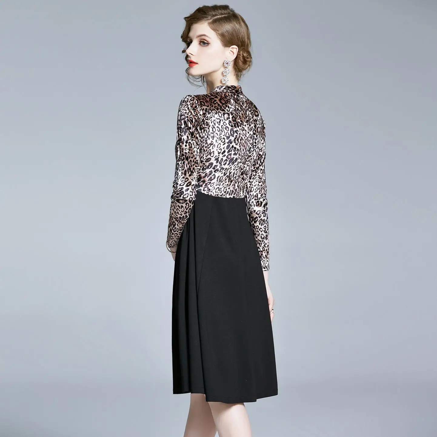 Willstage elegant leopard dress deep V neck patchwork dresses lady button show thin posed dress leopard grain black vestidos
Willstage elegant leopard dress deep V neck patchwork dresses lady button show thin posed dress leopard grain black vestidos