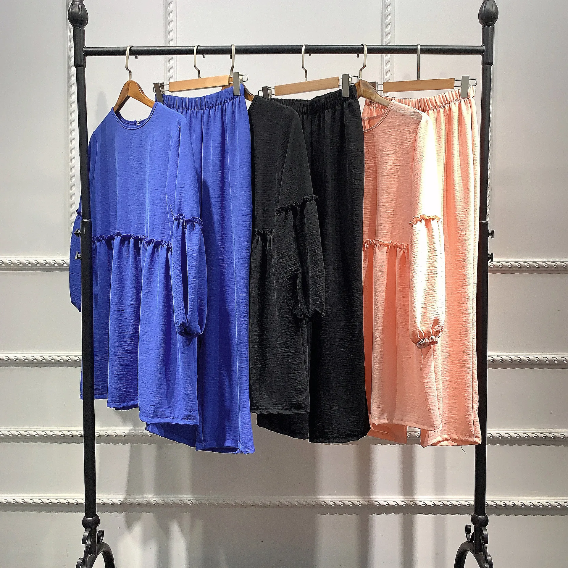 Ramadan Two Piece Set Muslim Women Sets Arab Turkey Islam Solid Tops and Long Pant Islamic Clothing Abaya Musulman Ensembles
Ramadan Two Piece Set Muslim Women Sets Arab Turkey Islam Solid Tops and Long Pant Islamic Clothing Abaya Musulman Ensembles