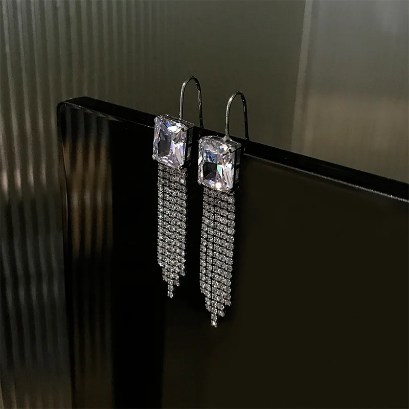 LOVOACC Korean Stylish Shinning CZ Zirconia Drop Earrings for Women Girls Silver Color Chain Long Tassel Earring Party Jewelry
LOVOACC Korean Stylish Shinning CZ Zirconia Drop Earrings for Women Girls Silver Color Chain Long Tassel Earring Party Jewelry