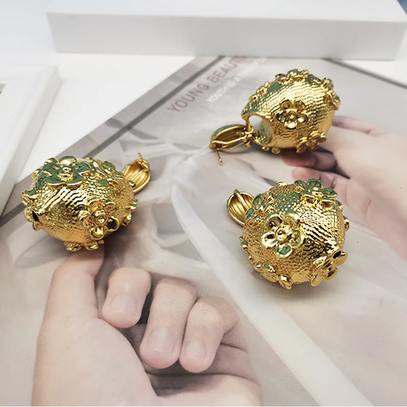 Vintage Court Style Drop Earrings and Pendants Set Women's Floral Pattern 24K Gold Plated Fashion Jewelry Set High Quality Coppe
Vintage Court Style Drop Earrings and Pendants Set Women's Floral Pattern 24K Gold Plated Fashion Jewelry Set High Quality Coppe