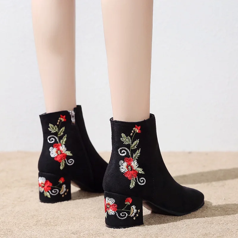 New Women Boots Winter Warm Ankle Boots Embroider Vintage Hot Fashion Square Heels Flower Pumps Ladies Zip Suede Female Shoes
New Women Boots Winter Warm Ankle Boots Embroider Vintage Hot Fashion Square Heels Flower Pumps Ladies Zip Suede Female Shoes