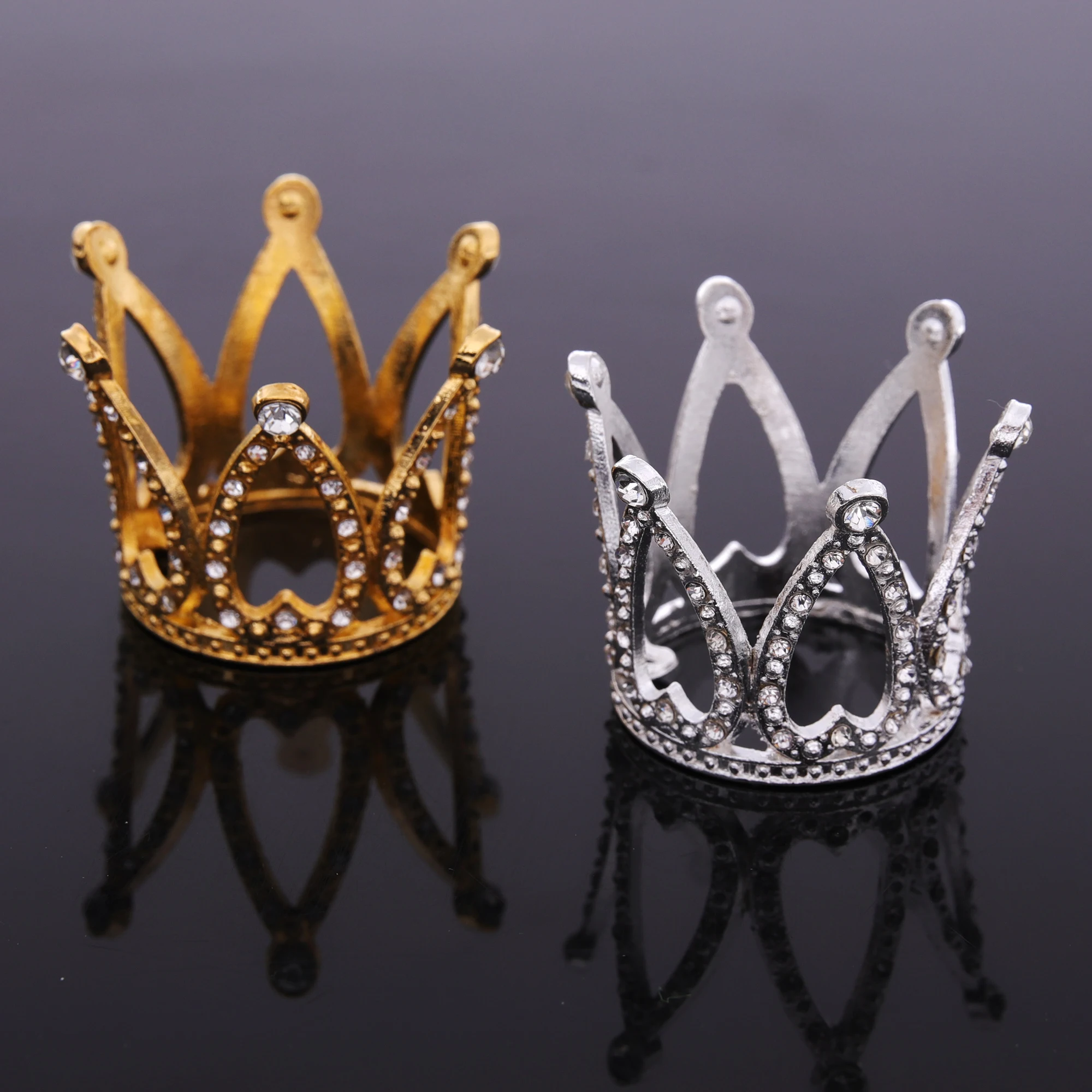 Mini Crown Cake Topper Tiara Cupcakes Crystal Rhinestone Crown Cake Decorations For Theme Party Birthday Decorations
Mini Crown Cake Topper Tiara Cupcakes Crystal Rhinestone Crown Cake Decorations For Theme Party Birthday Decorations