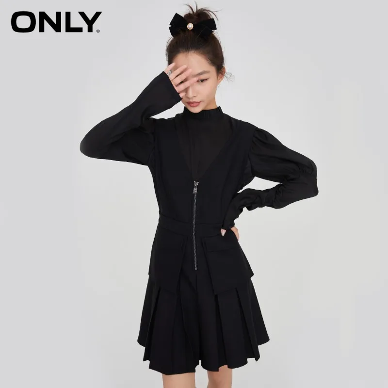 Женское платье с пышными рукавами и V-образным вырезом 
Женское платье с пышными рукавами и V-образным вырезом