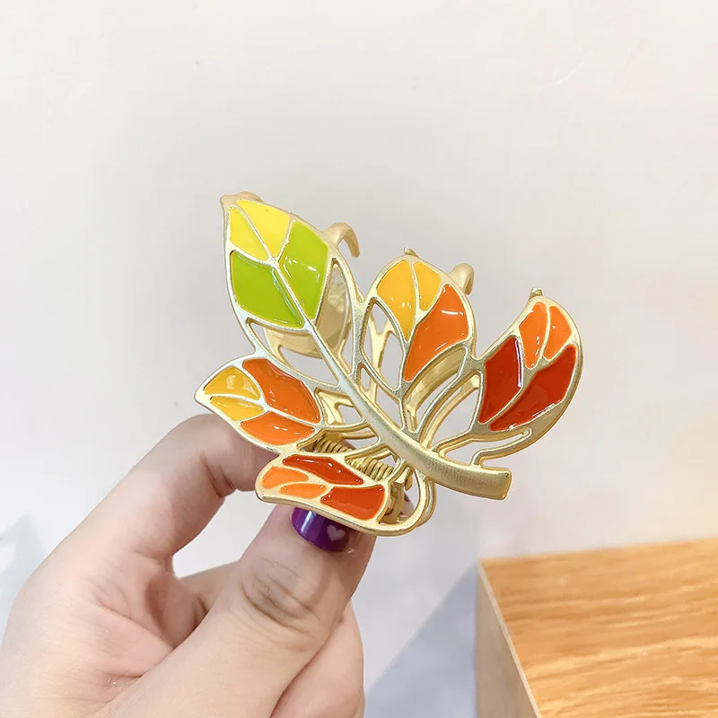 French Vintage Hair Claws Metal Leaf Shark Clip Female Head Scratching Hairpins Barrette Headwear DIY Makeup Styling Accessories
French Vintage Hair Claws Metal Leaf Shark Clip Female Head Scratching Hairpins Barrette Headwear DIY Makeup Styling Accessories