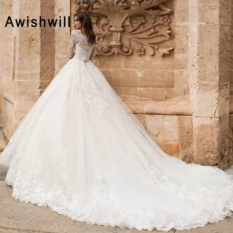 New Arrival Lace Long Sleeve Wedding Dresses Chapel Train Boat Neck Appliques Tulle Princess Bridal Gowns Vestido de Noiva
New Arrival Lace Long Sleeve Wedding Dresses Chapel Train Boat Neck Appliques Tulle Princess Bridal Gowns Vestido de Noiva