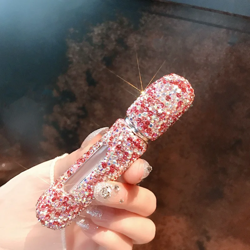 Флакон парфюмерный пустой с распылителем, 5 мл
Флакон парфюмерный пустой с распылителем, 5 мл