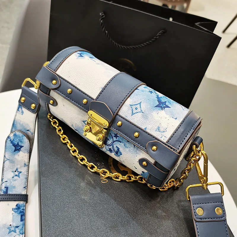 2021 New Fashion Printed Rivet Chain Colorful Cylinder Bag Shoulder Satchels Female Bag Purses and Handbags Luxury Designer Sac 
2021 New Fashion Printed Rivet Chain Colorful Cylinder Bag Shoulder Satchels Female Bag Purses and Handbags Luxury Designer Sac