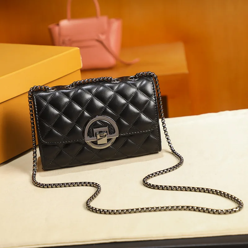 2021 Brand Designer Women Shoulder Bag Lady Fashion Metal Chains Clutch Bag Messenger Handbag Leather Luxury Red Rivet Purse Bag
2021 Brand Designer Women Shoulder Bag Lady Fashion Metal Chains Clutch Bag Messenger Handbag Leather Luxury Red Rivet Purse Bag