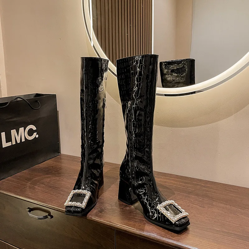 Brand Designer Women Boots Fashion Zipper Flower Print Over The Knee Boots Patent Leather Square Heel Pointed Toe Winter Boots
Brand Designer Women Boots Fashion Zipper Flower Print Over The Knee Boots Patent Leather Square Heel Pointed Toe Winter Boots