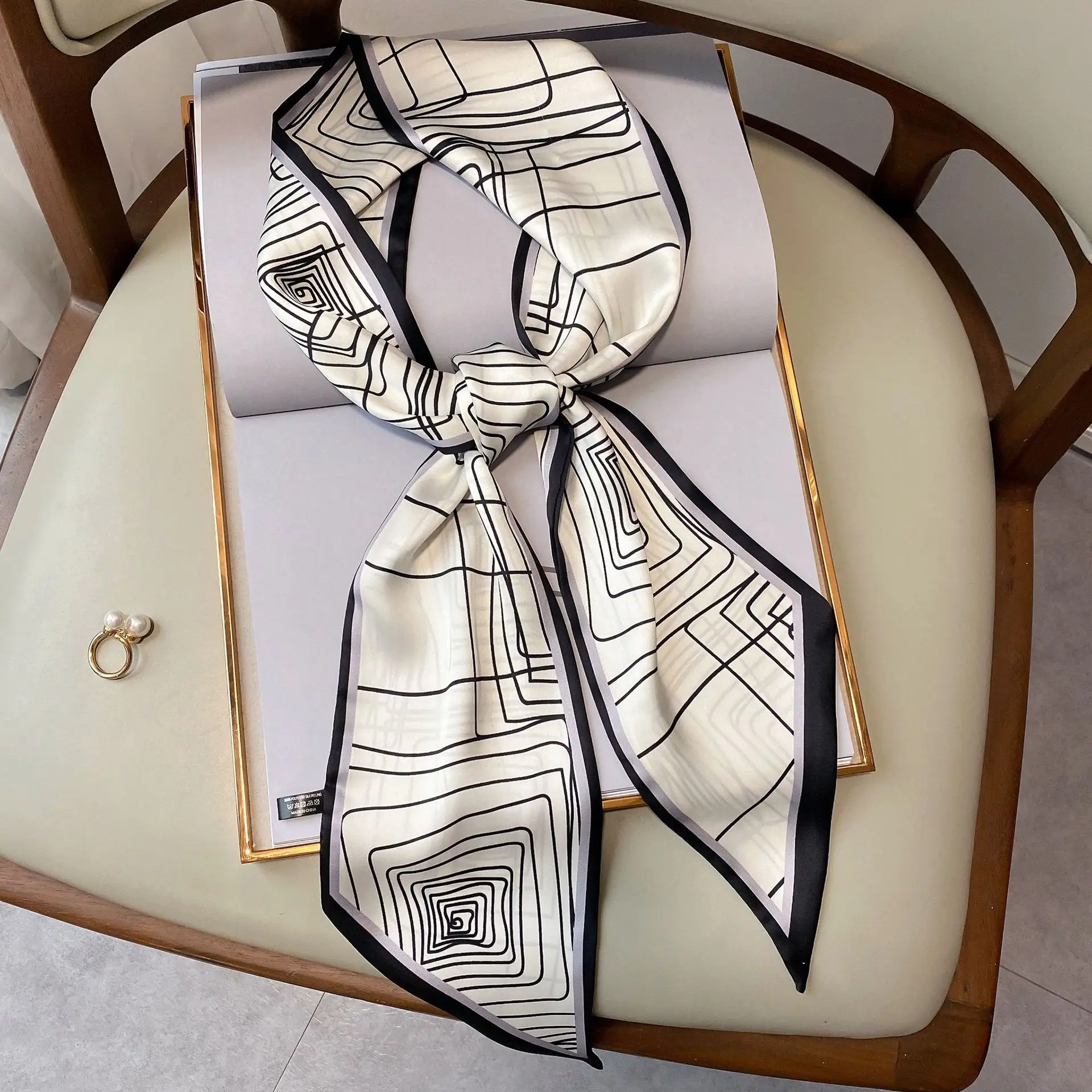 KOI LEAPING Aesthetic printing long silk scarf female Literary line art decorative scarf headband tie wrist strap bag belt
KOI LEAPING Aesthetic printing long silk scarf female Literary line art decorative scarf headband tie wrist strap bag belt