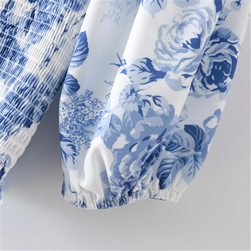 Puff sleeve floral print women's blouse summer 2021 Square collar short shirt for lady Slim elegant shirt female
Puff sleeve floral print women's blouse summer 2021 Square collar short shirt for lady Slim elegant shirt female