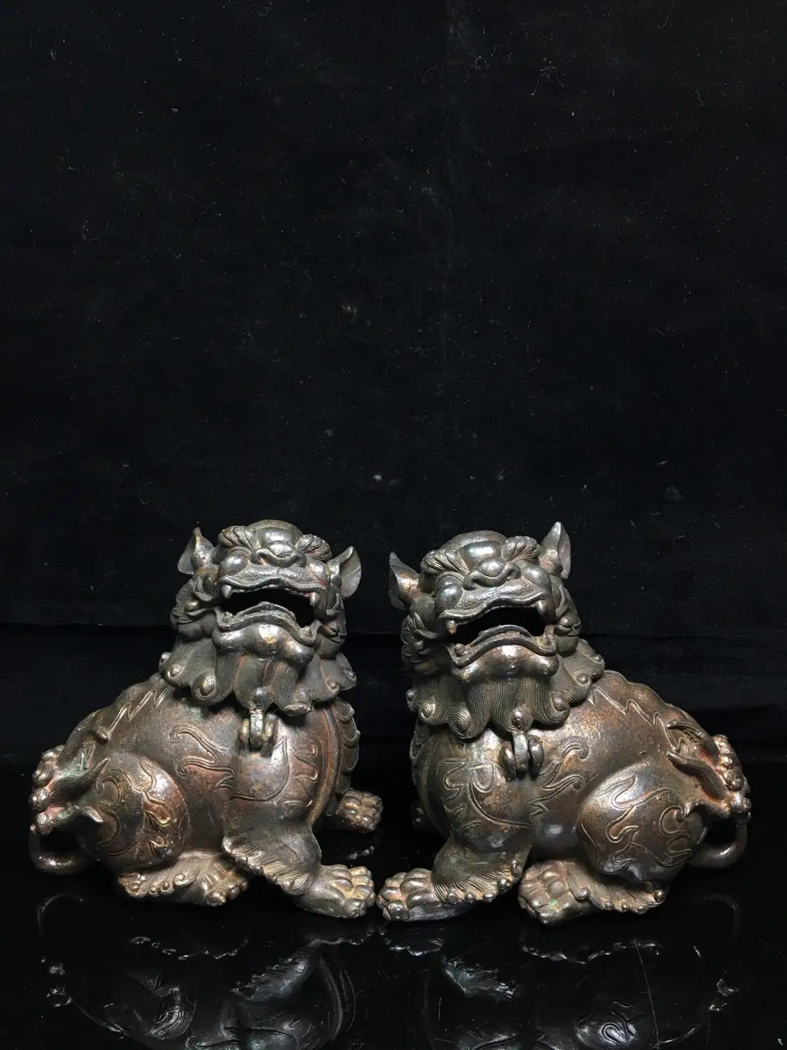 7"Tibet Buddhism Temple Old Bronze Cinnabars Lion statue incense burner A pair Disassemble Gatekeeper lion Ward off evil spirits
7"Tibet Buddhism Temple Old Bronze Cinnabars Lion statue incense burner A pair Disassemble Gatekeeper lion Ward off evil spirits