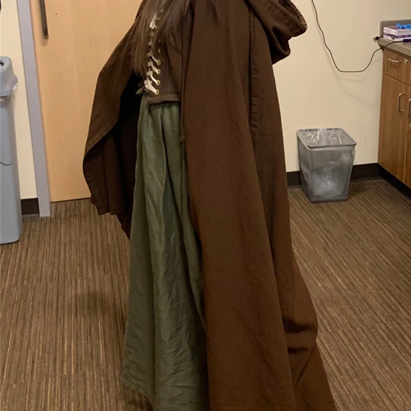 Carnival Cosplay Medieval Style Costumes Long Cloak Hooded with Clasp Halloween Middle Ages Feast Aldult Fur Gown Vintage Lapel
Carnival Cosplay Medieval Style Costumes Long Cloak Hooded with Clasp Halloween Middle Ages Feast Aldult Fur Gown Vintage Lapel