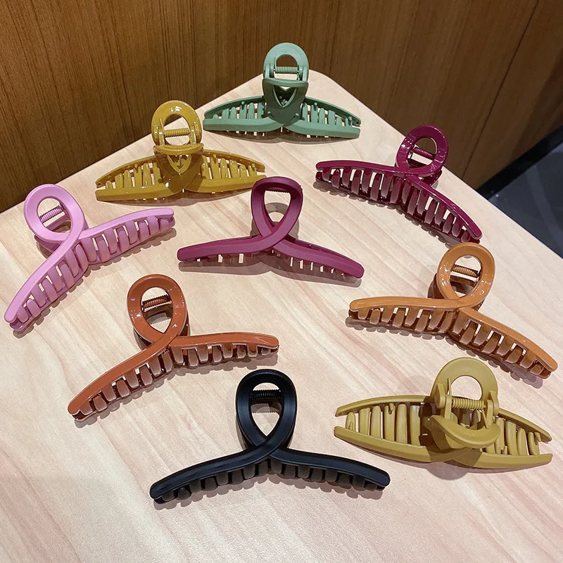1PCS New Korean Version Of The Clip For Ladies Does Not Hurt Hair, Hair Clip, Bathing Plate Hair, Large Shark Clip Headdress
1PCS New Korean Version Of The Clip For Ladies Does Not Hurt Hair, Hair Clip, Bathing Plate Hair, Large Shark Clip Headdress