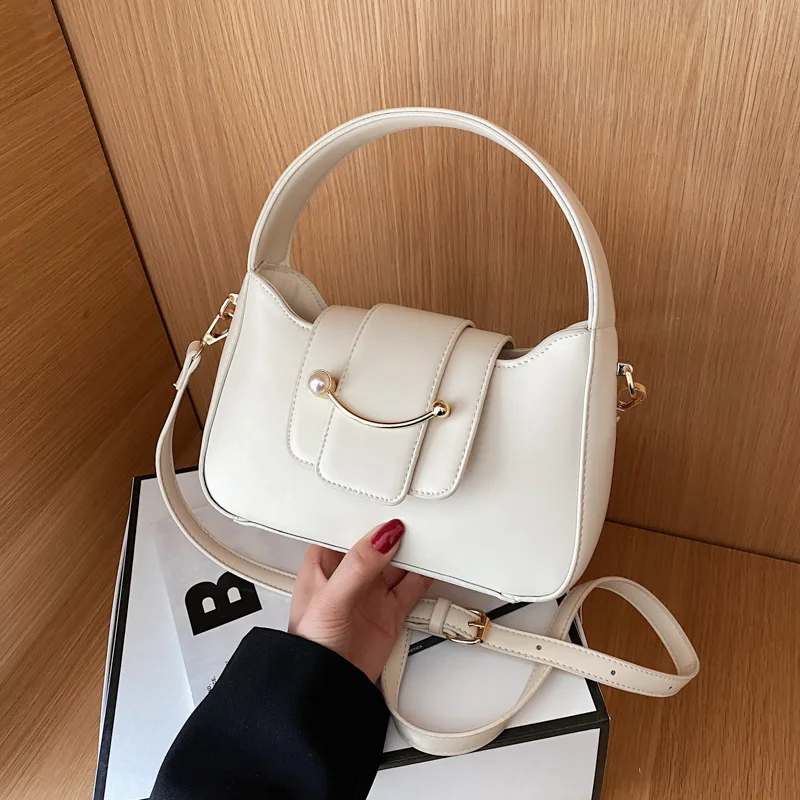 New Pearl Buckle Portable Handbag 2021 Simple Casual Handbag Korean Fashion Ladies Shoulder Bag Net Red Crossbody Saddle Bag
New Pearl Buckle Portable Handbag 2021 Simple Casual Handbag Korean Fashion Ladies Shoulder Bag Net Red Crossbody Saddle Bag