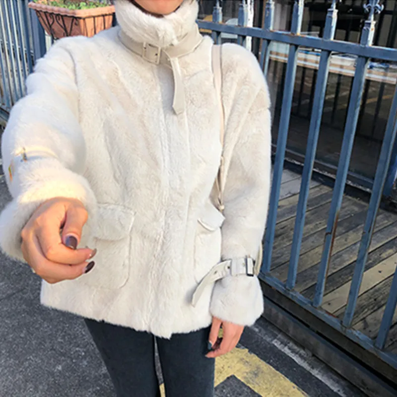 Толстая теплая меховая куртка, зимняя модная куртка из искусственного меха с круглым вырезом, пушистые Женские однотонные элегантные плюше...
Толстая теплая меховая куртка, зимняя модная куртка из искусственного меха с круглым вырезом, пушистые Женские однотонные элегантные плюше...