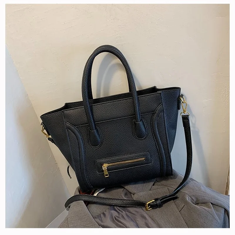 Women Leather Bag for Women New Fashion Casual Tote Simple Top-handle Handbag Women Shoulder Bags Ladies Wing Shape Tote Bag
Women Leather Bag for Women New Fashion Casual Tote Simple Top-handle Handbag Women Shoulder Bags Ladies Wing Shape Tote Bag