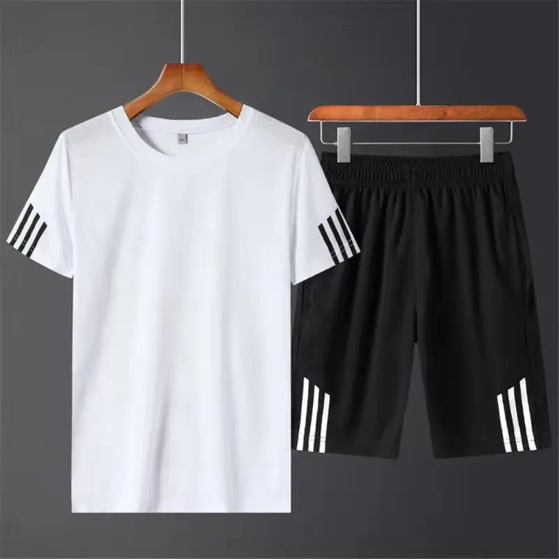 2020 men's casual suit 2 striped sleeves short sleeves T-shirt shorts suit men's sportswear summer sportswear
2020 men's casual suit 2 striped sleeves short sleeves T-shirt shorts suit men's sportswear summer sportswear