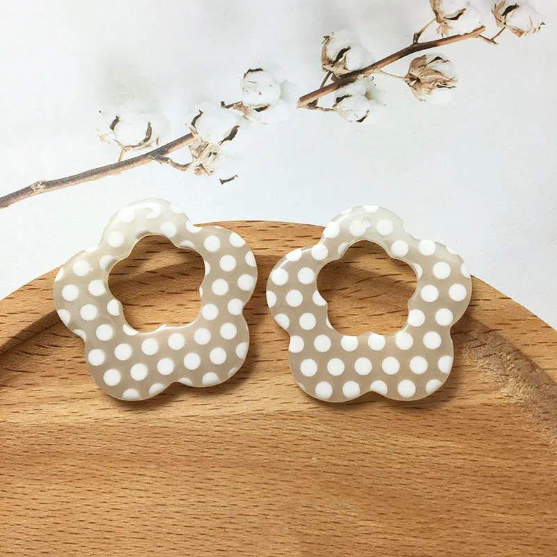 New Flower Shape Polka Dots Style Resin Charms Ornament Accessory 40pcs 32*33mm DIy Jewelry Floral Earring Necklace Pendants
New Flower Shape Polka Dots Style Resin Charms Ornament Accessory 40pcs 32*33mm DIy Jewelry Floral Earring Necklace Pendants
