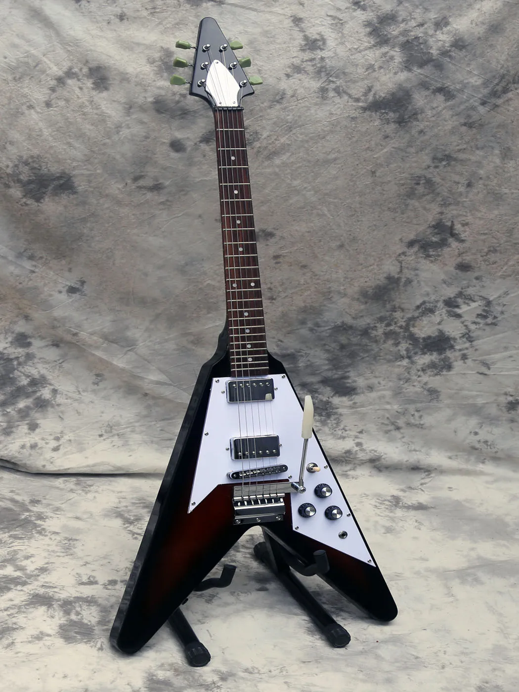 Electric Guitar, Vintage, Handmade,High Quality,Unique,Exquisite,Unusual,Mahogany,Rosewood
Electric Guitar, Vintage, Handmade,High Quality,Unique,Exquisite,Unusual,Mahogany,Rosewood