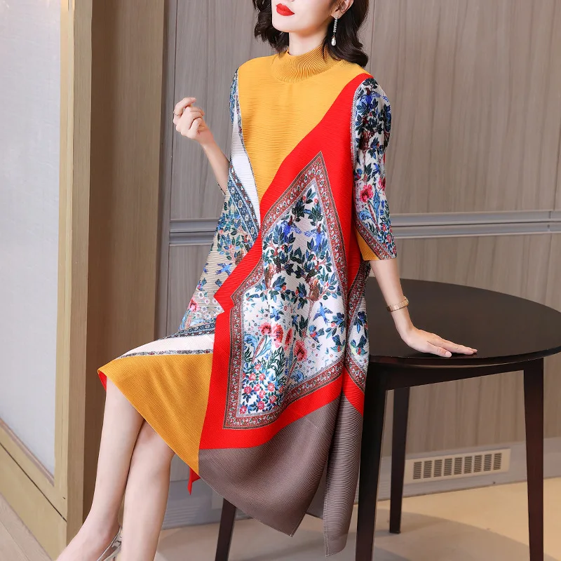 Модное плиссированное платье для матери, осеннее платье, новинка 2021, женское платье большого размера с принтом в иностранном стиле 
Модное плиссированное платье для матери, осеннее платье, новинка 2021, женское платье большого размера с принтом в иностранном стиле