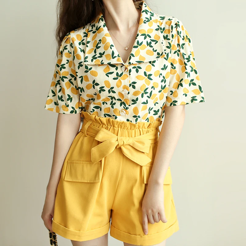 Fruit printed turn down neck women short shirt out wear cotton elegant Playful cute buttons short sleeve female crop tops 2021
Fruit printed turn down neck women short shirt out wear cotton elegant Playful cute buttons short sleeve female crop tops 2021