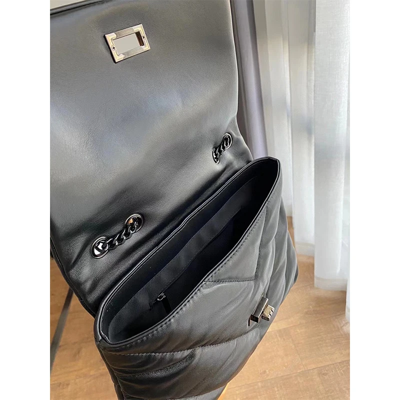 2021 sheepskin leather luxury brand designer ladies chain shoulder bag fashion large capacity simple messenger bag
2021 sheepskin leather luxury brand designer ladies chain shoulder bag fashion large capacity simple messenger bag