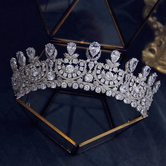 New Zircon Bride Crown Wedding Tiaras Fashion Crystals Bridal Tiaras Queen Crowns Hair Jewelry Wedding Hair Accessories
New Zircon Bride Crown Wedding Tiaras Fashion Crystals Bridal Tiaras Queen Crowns Hair Jewelry Wedding Hair Accessories