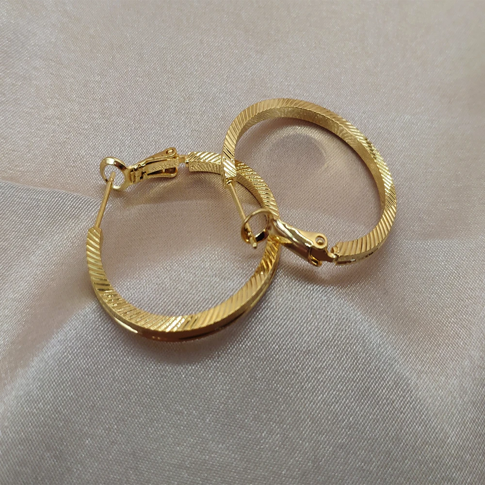Aesthetic Gear Design Hoop Earrings with 18K Genuine Gold Plated Copper Material Hanging Earring Charm Fashion Brass Gifts
Aesthetic Gear Design Hoop Earrings with 18K Genuine Gold Plated Copper Material Hanging Earring Charm Fashion Brass Gifts