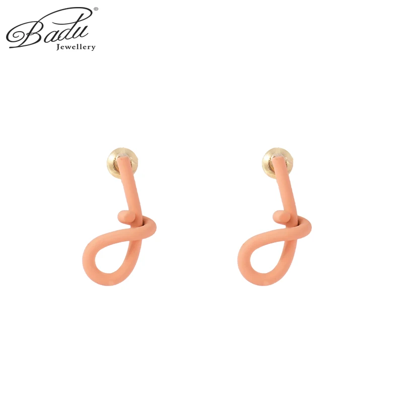 Badu Geometric Metal Stud Earrings 4 Colors Spray Paint Jewelry Curved Knotting Accessories Unilateral Bows For Girls Cute Gifts
Badu Geometric Metal Stud Earrings 4 Colors Spray Paint Jewelry Curved Knotting Accessories Unilateral Bows For Girls Cute Gifts