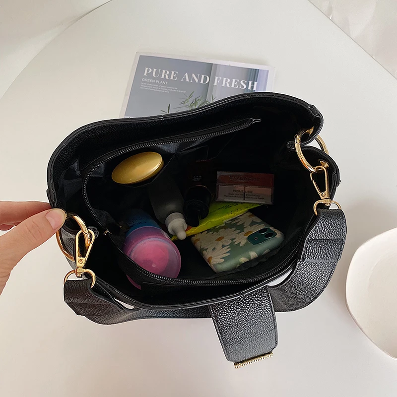 Crossbody Bags for Women Soft Leather Shoulder Bags Women Messenger Bag Sac A Main Female Messenger Bag for Girls Bolsa Feminina
Crossbody Bags for Women Soft Leather Shoulder Bags Women Messenger Bag Sac A Main Female Messenger Bag for Girls Bolsa Feminina