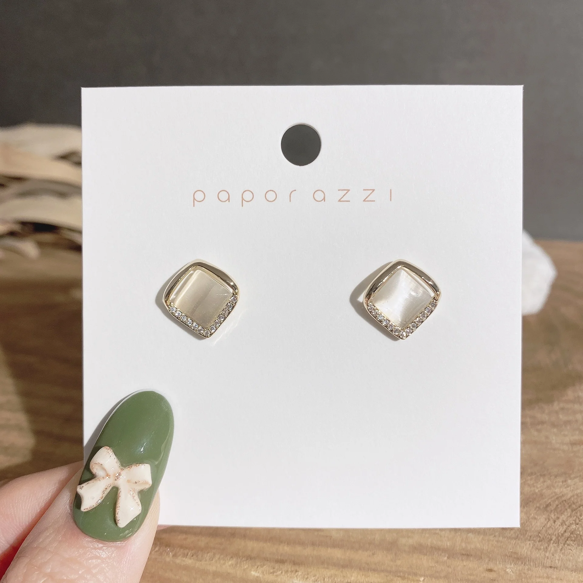 Korean Simple Design Ear Ornaments Versatile Small Square Opal Earrings 925 Silver Needle Micro Inlaid Zircon Earrings
Korean Simple Design Ear Ornaments Versatile Small Square Opal Earrings 925 Silver Needle Micro Inlaid Zircon Earrings