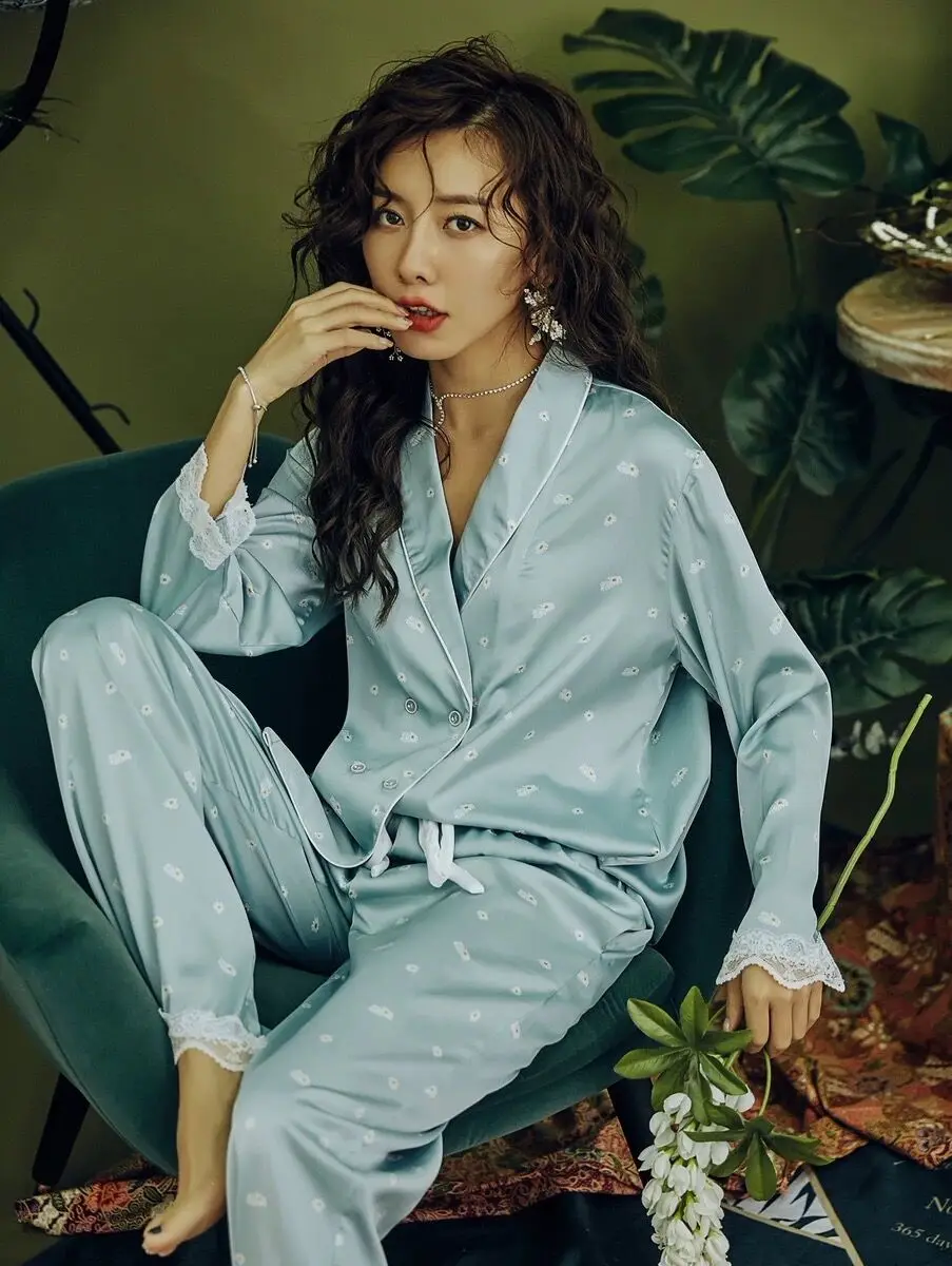 2020 Sexy Lace Pyjamas Set Silk Daisy Print Pajamas for Women Pijamas Sleepwear Satin Set Night Suit Nightwear Cute Home Clothes
2020 Sexy Lace Pyjamas Set Silk Daisy Print Pajamas for Women Pijamas Sleepwear Satin Set Night Suit Nightwear Cute Home Clothes