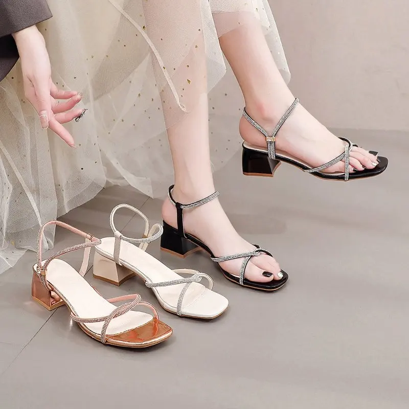 Open Toe Med Clear Heels Buckle Strap High Heeled Sandals Woman 2021 Female Shoe Peep Medium High-heeled Fashion Girls Summer Co 
Open Toe Med Clear Heels Buckle Strap High Heeled Sandals Woman 2021 Female Shoe Peep Medium High-heeled Fashion Girls Summer Co