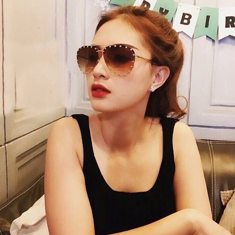 QPeClou 2020 New Classic Vintage Rivet Pilot Sunglasses Women Brand Designer Metal Frame Colorful Sun Glasses Men Punk Shades
QPeClou 2020 New Classic Vintage Rivet Pilot Sunglasses Women Brand Designer Metal Frame Colorful Sun Glasses Men Punk Shades