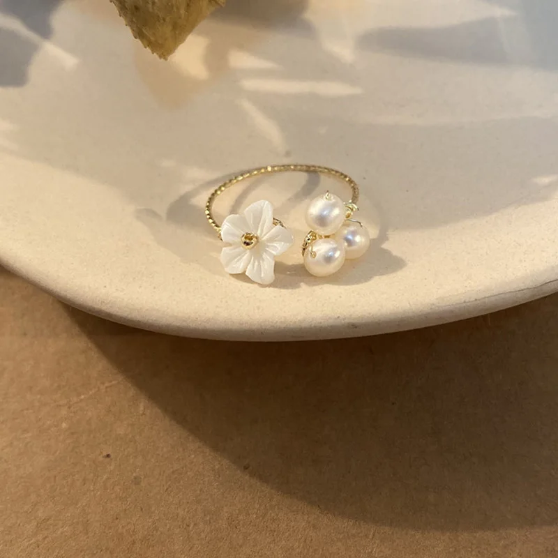 2021 New Arrival Trendy Sweet Fresh Water Shell Flower Rings For Women Students Elegant Fashion Simulated Pearl Jewelry
2021 New Arrival Trendy Sweet Fresh Water Shell Flower Rings For Women Students Elegant Fashion Simulated Pearl Jewelry