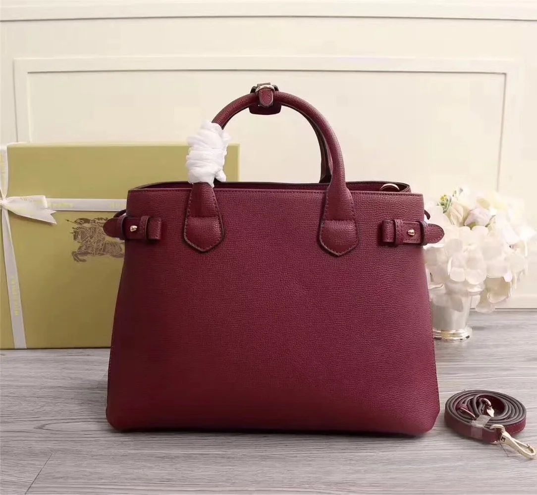 New classic handbag high quality messenger bag luxury handbags women bags designer
New classic handbag high quality messenger bag luxury handbags women bags designer