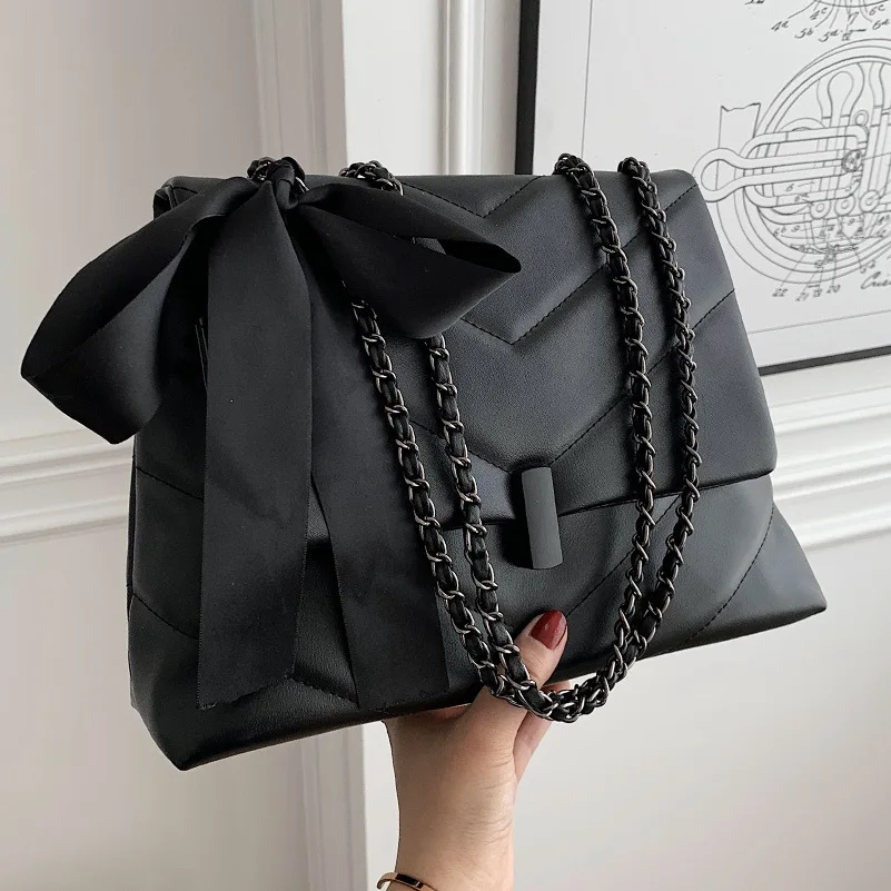 Bag Girl 2021 New Tide Autumn and Winter Large Capacity Shoulder Messenger Bag Bow Fashion Tote Bag.
Bag Girl 2021 New Tide Autumn and Winter Large Capacity Shoulder Messenger Bag Bow Fashion Tote Bag.