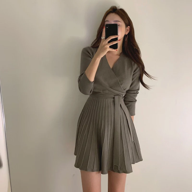 Sexy V Neck Knitted Ruffle Dress Women Winter Autumn Long Sleeve Party Day Dress With Waist Tie Ladies Ribbed Knitwear
Sexy V Neck Knitted Ruffle Dress Women Winter Autumn Long Sleeve Party Day Dress With Waist Tie Ladies Ribbed Knitwear