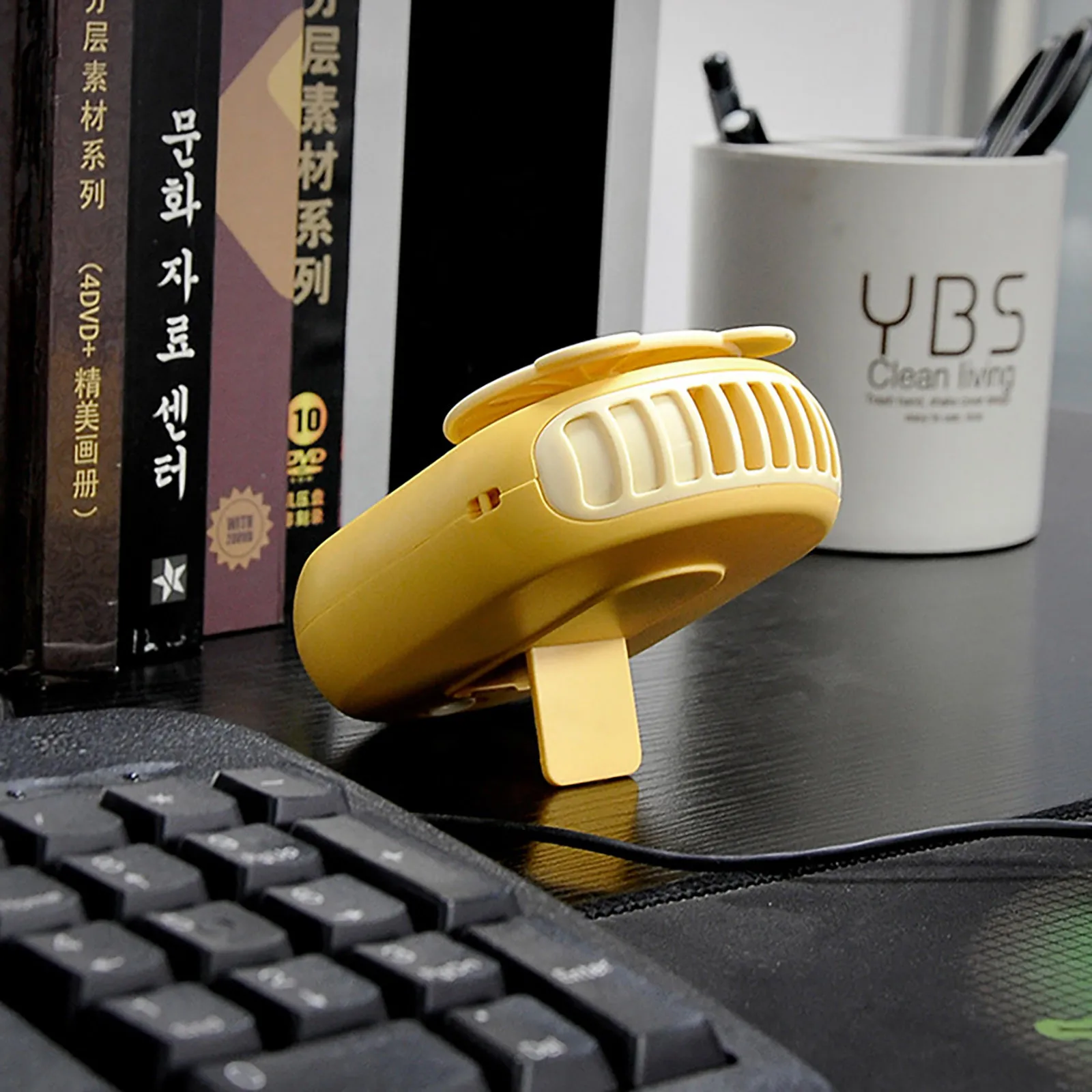 USB Desk Fan Creative Cute USB Mini Handheld Hanging Fan Portable Lazy Desktop Silent Portable Mini Fan for Office Bedroom#4
USB Desk Fan Creative Cute USB Mini Handheld Hanging Fan Portable Lazy Desktop Silent Portable Mini Fan for Office Bedroom#4