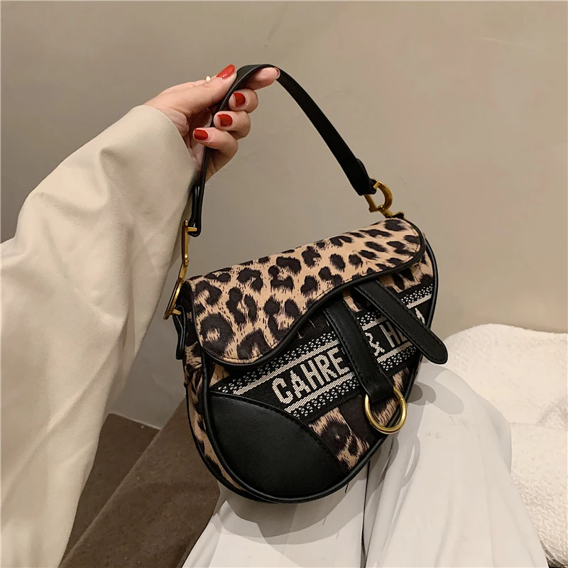 Luxury Leopard Print Saddle Small Shoulder Crossbody Bags For Women Famous Brand Designer Wide Strap Ladies Handbags Winter 2021
Luxury Leopard Print Saddle Small Shoulder Crossbody Bags For Women Famous Brand Designer Wide Strap Ladies Handbags Winter 2021