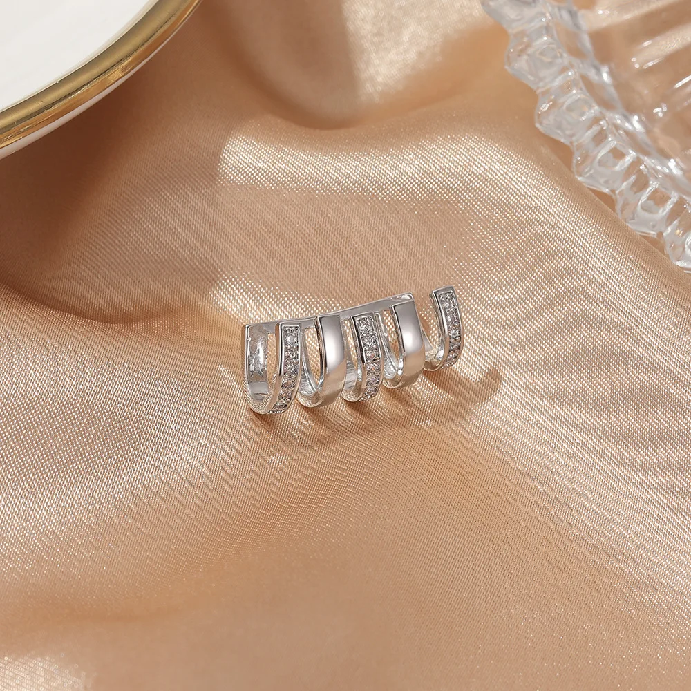 Sparkling Rhinestone Simple Ear Clip Rose Gold Silver Colour Fake Five Without Pierced Earrings for Women Fashion 2020 Trend New
Sparkling Rhinestone Simple Ear Clip Rose Gold Silver Colour Fake Five Without Pierced Earrings for Women Fashion 2020 Trend New