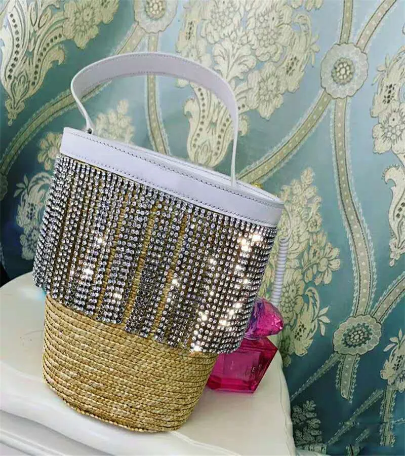 Net Hongziqing with fringed rhinestone woven straw bag holiday bucket bag handbag 2020 summer new
Net Hongziqing with fringed rhinestone woven straw bag holiday bucket bag handbag 2020 summer new