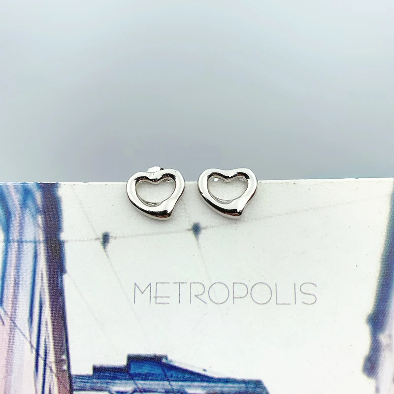 Original Genuine 1:1 S925 Sterling Silver Open Heart Earrings Women Logo Fine High-End Jewelry Wedding Valentine Party Gift
Original Genuine 1:1 S925 Sterling Silver Open Heart Earrings Women Logo Fine High-End Jewelry Wedding Valentine Party Gift