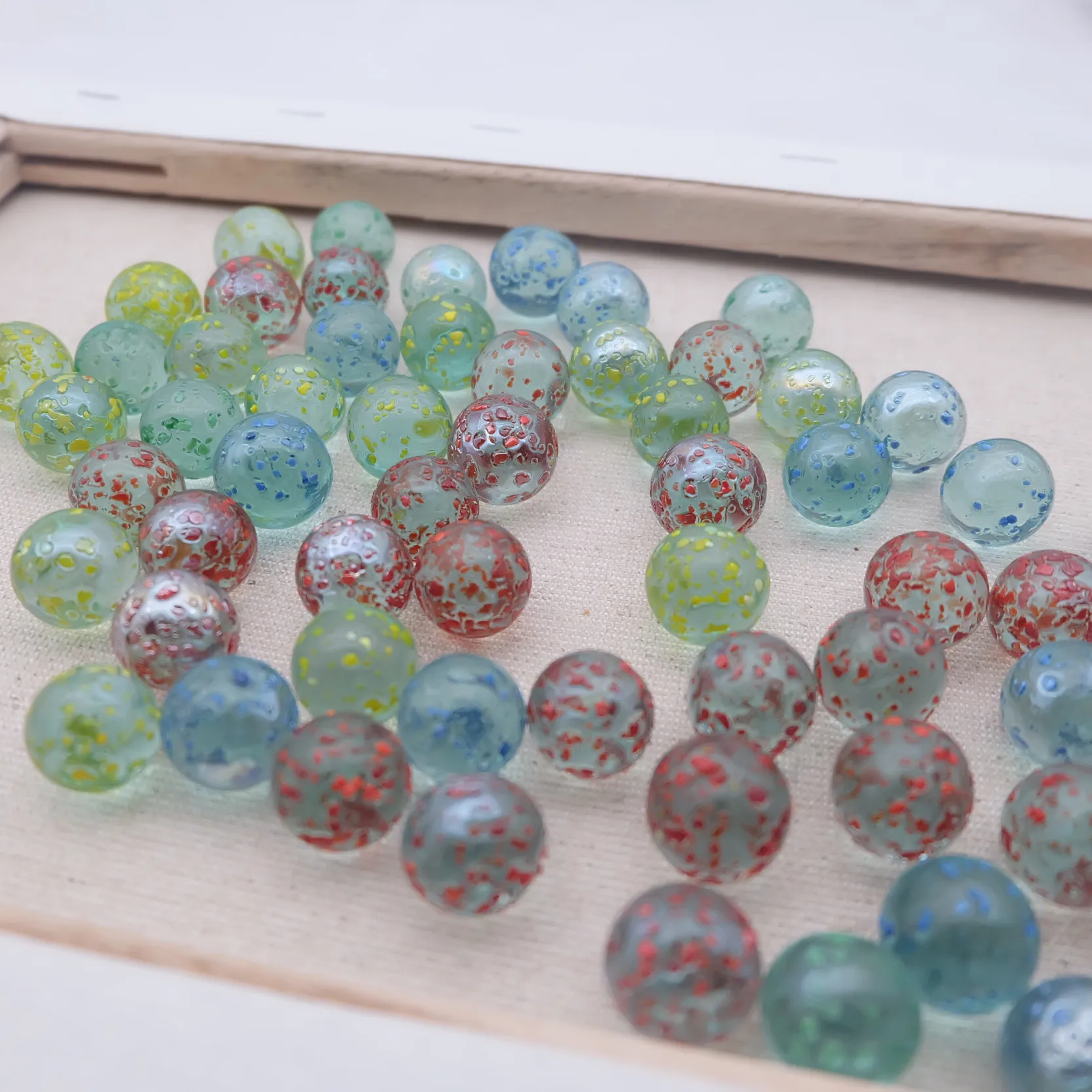 20 PCS of glass ball 16 mm cream console game pinball machine cattle small marbles pat toys parent-child machine beads
20 PCS of glass ball 16 mm cream console game pinball machine cattle small marbles pat toys parent-child machine beads