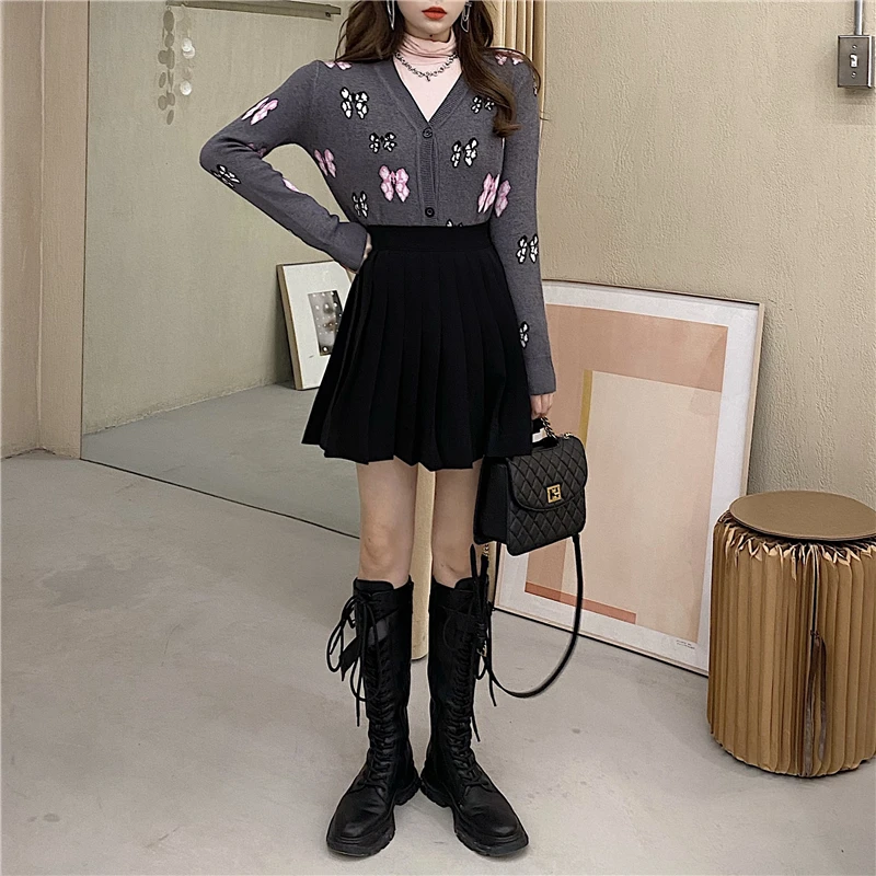 Women 2021 Fashion Butterfly Embroidery Knitted Cardigan Sweater Vintage V Neck Long Sleeve Female Outerwear Chic Tops
Women 2021 Fashion Butterfly Embroidery Knitted Cardigan Sweater Vintage V Neck Long Sleeve Female Outerwear Chic Tops